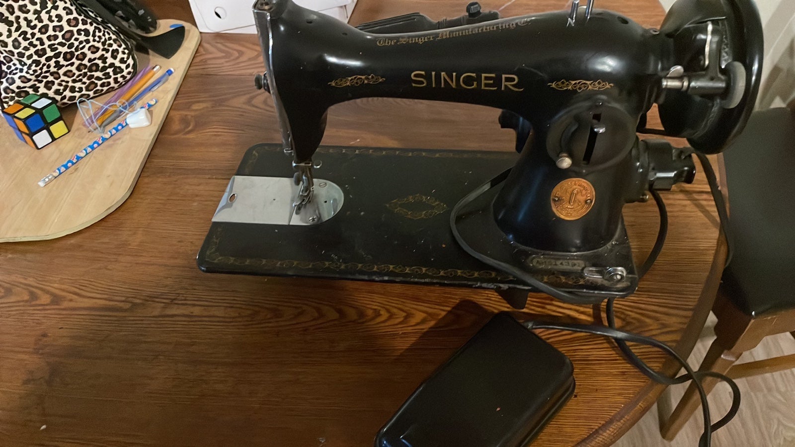 vintage 1930s singer sewing machine
