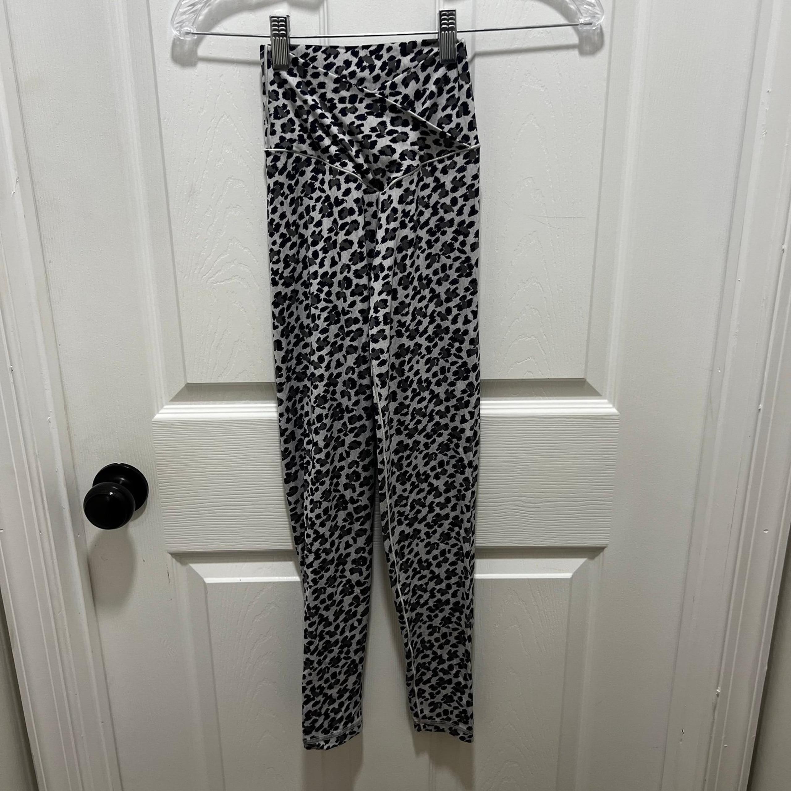 Crossover Waist Athletic Leggings Pants Leopard Bottoms Women’s size XS - aerie