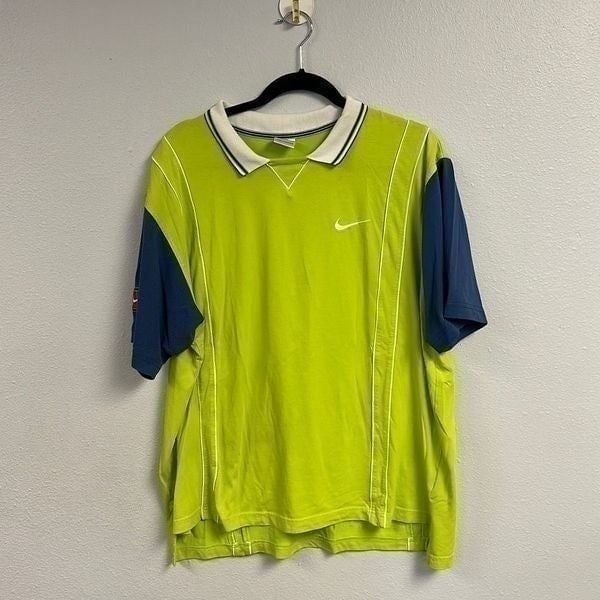 Nike Vintage 90s Men's Green Collared Loose Fit T-Shirt Size M