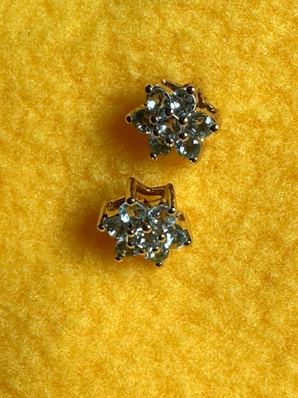 10K Yellow Gold Blue Round Sapphire Flower Stud Women's Earrings