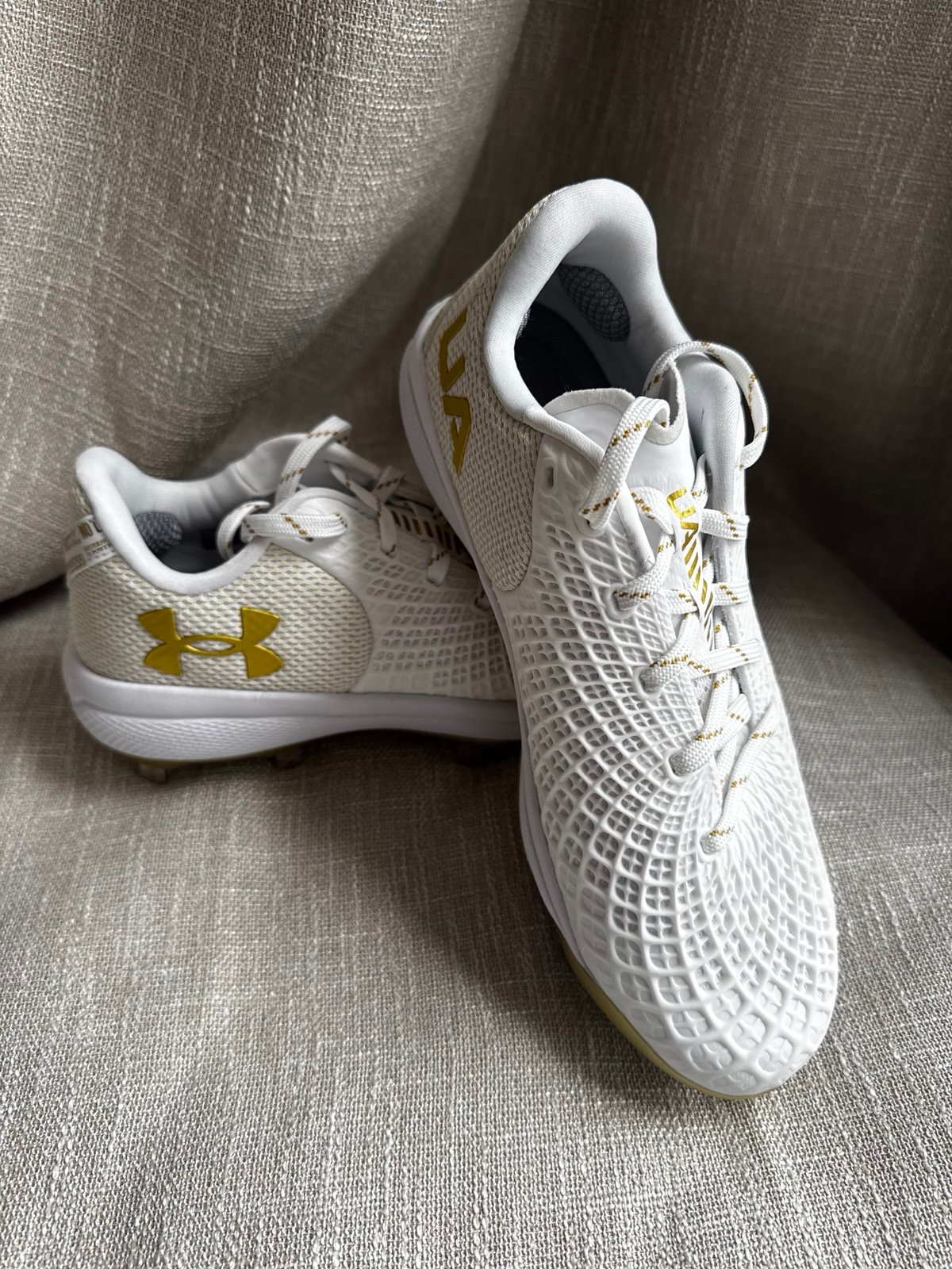 Under Armour Womens Shoe Size 7.5White UA Glyde 2 MT Softball Cleats 3026601
