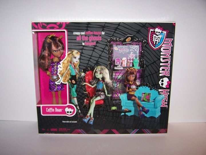 Monster High Coffin Bean Playset with Clawdeen Wolf Doll