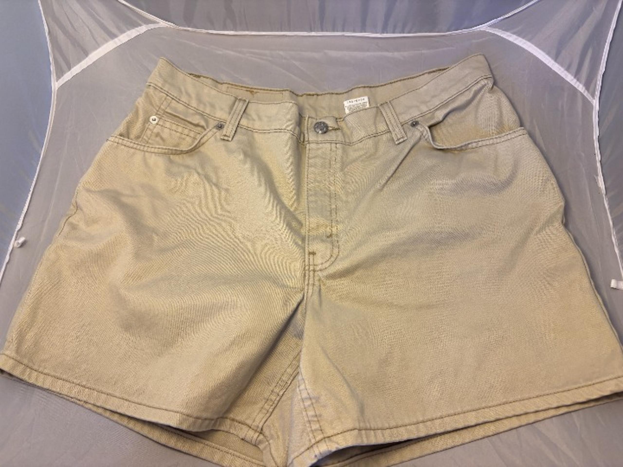 Vintage Levi's Khaki Shorts 910 Classic Fit 16 Regular