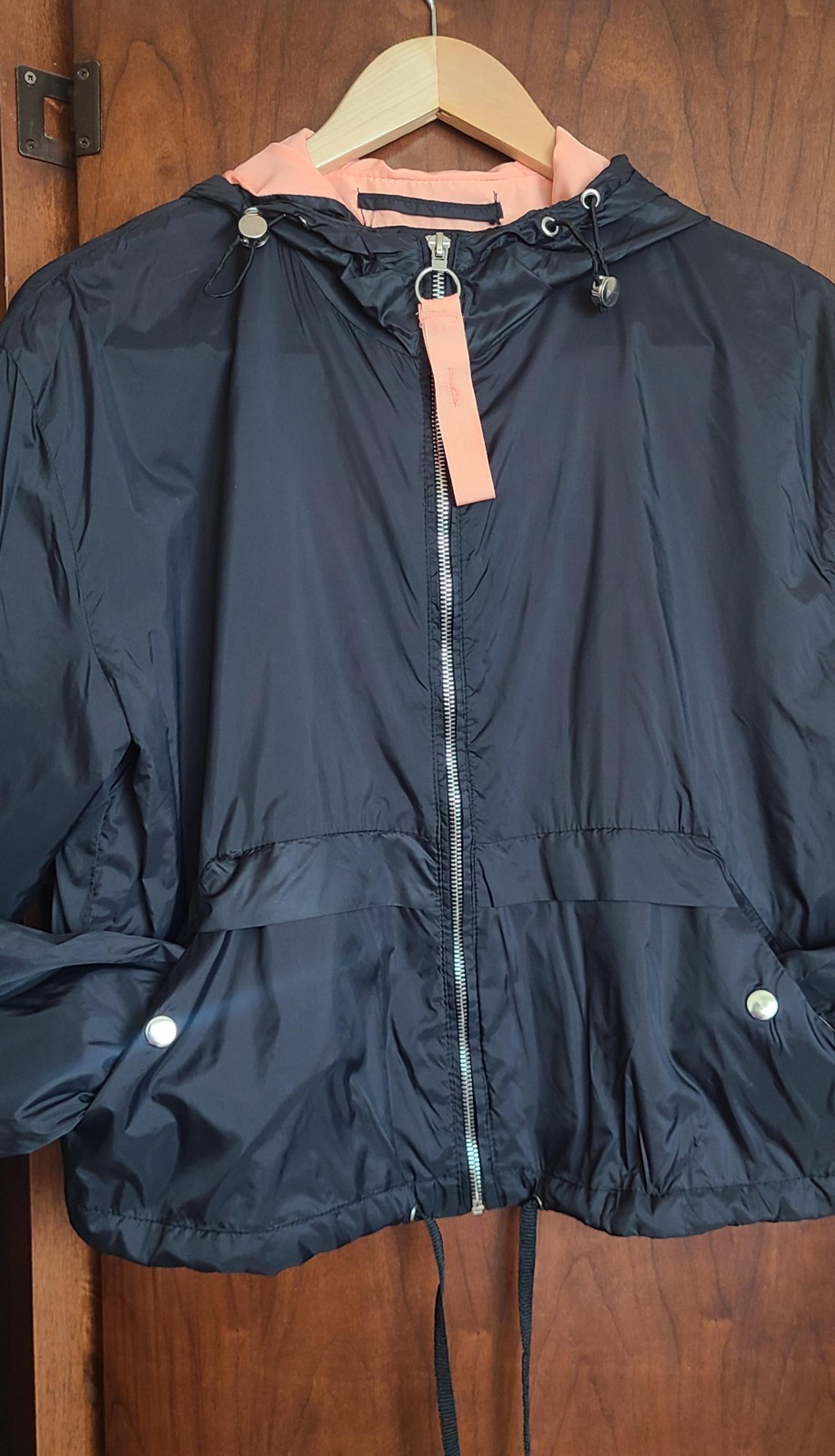 Black & Pink Windbreaker Hooded Jacket Hardly Worn New Zipper Accent Detail