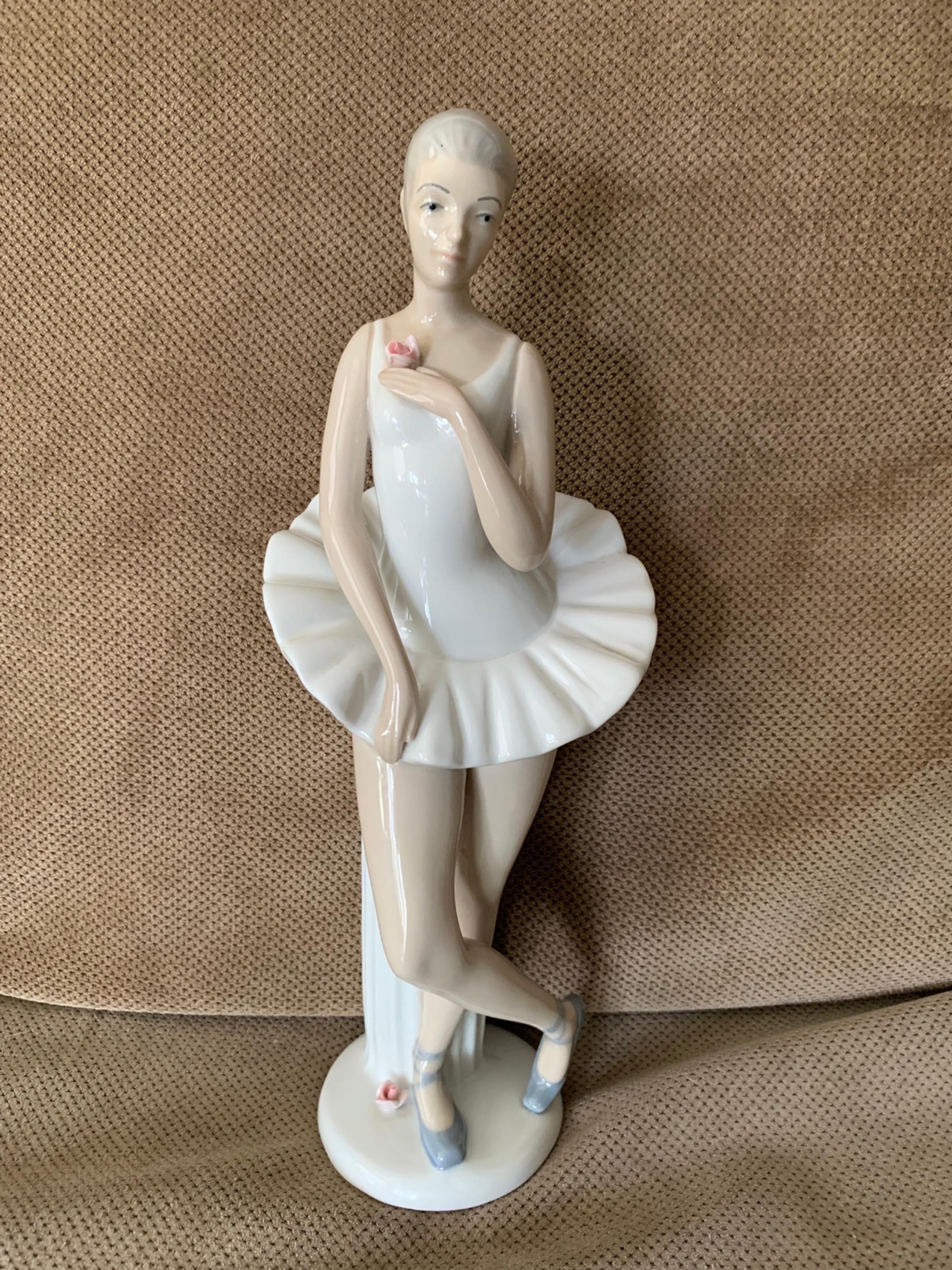 Miquel Reguena Valencia Ballerina Porcelain Sculpture 11.4’ tall LEVAN