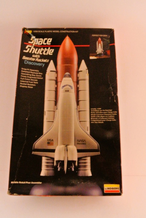 Lingberg Space Shuttle Discovery with Booster Rockets 1/200 scale Plastic model