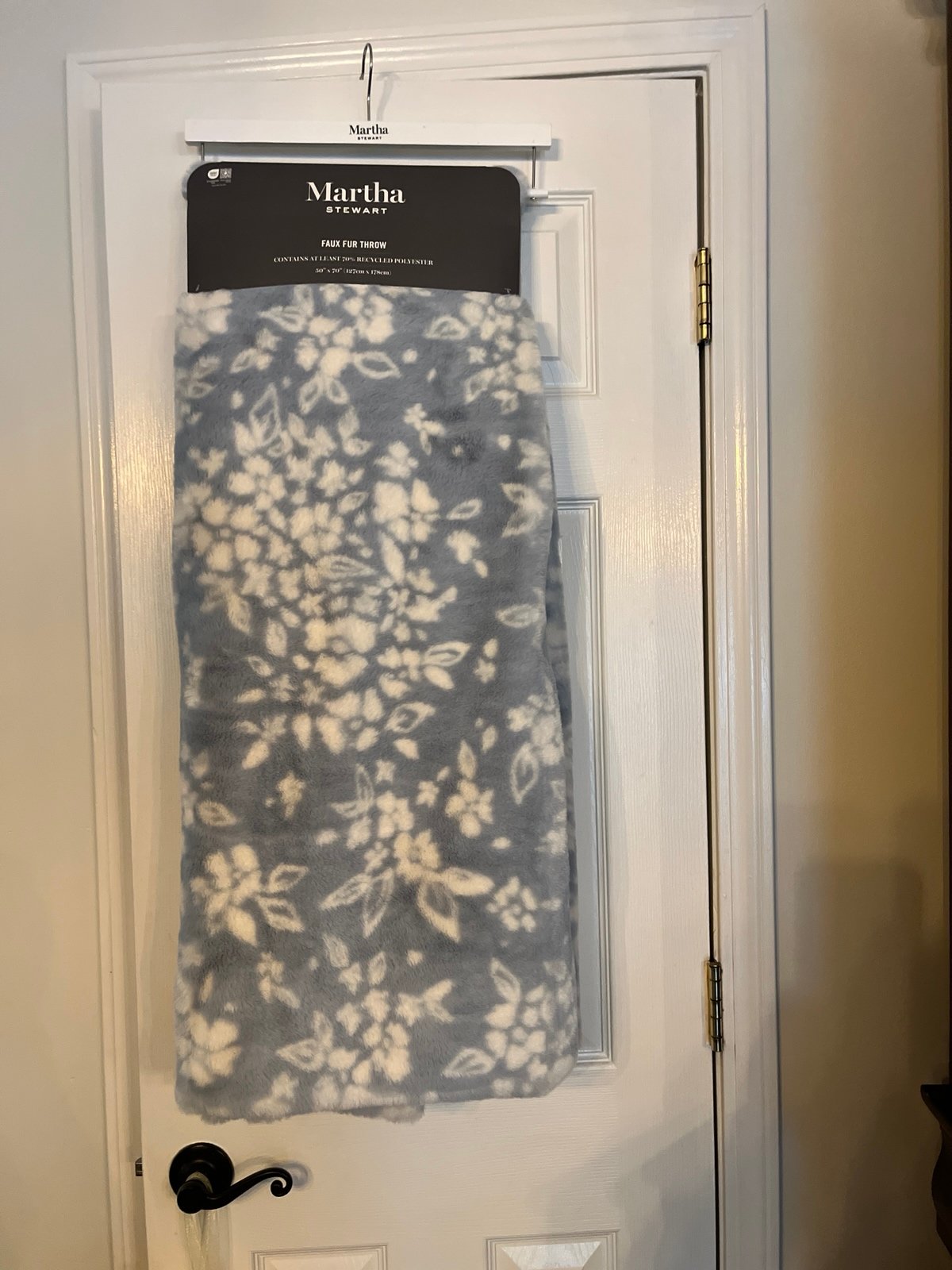 Martha Stewart Baby Blue & White Super Soft Floral Faux Fur Throw 50”x70”