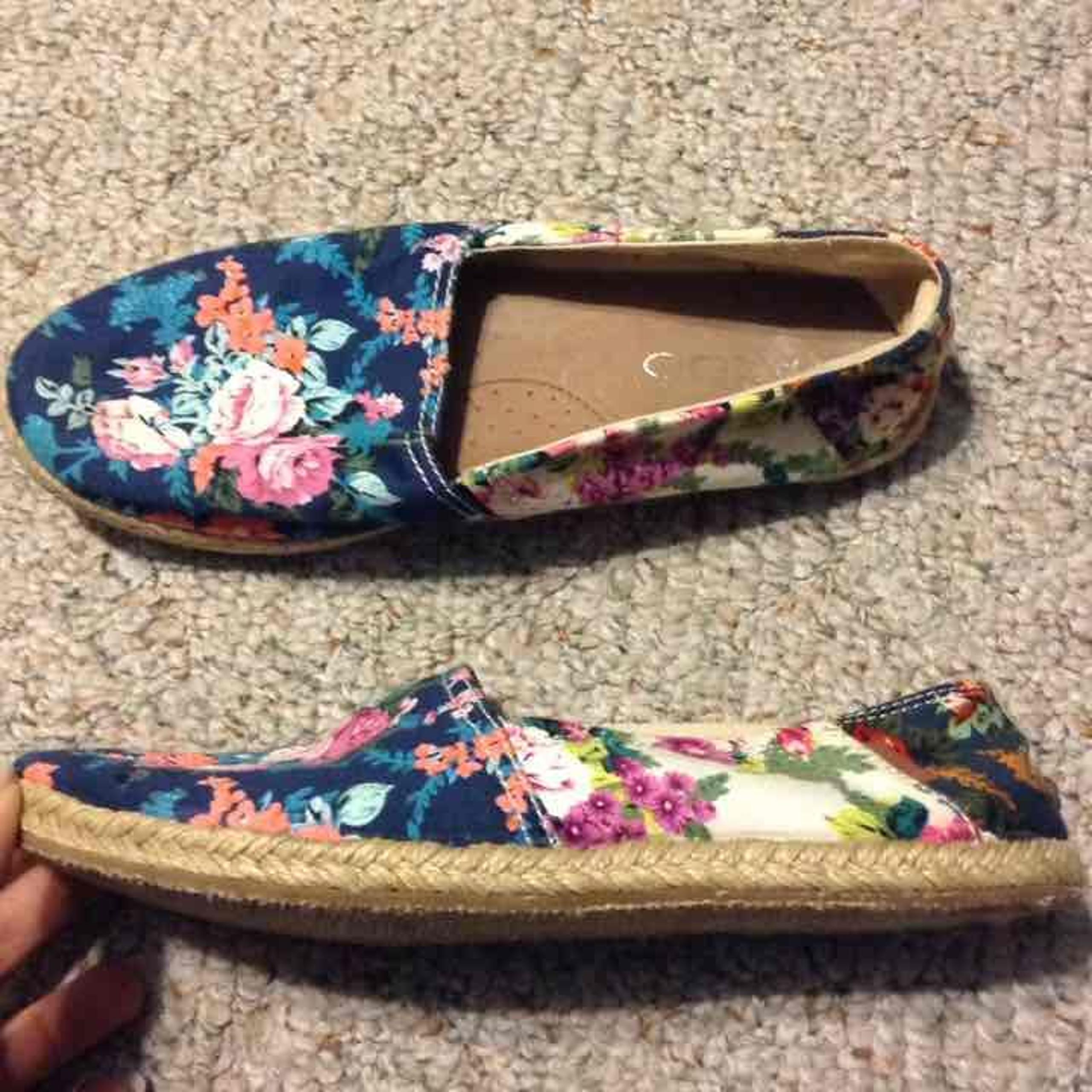 Sz 5.5 Aldo floral slip on shoes