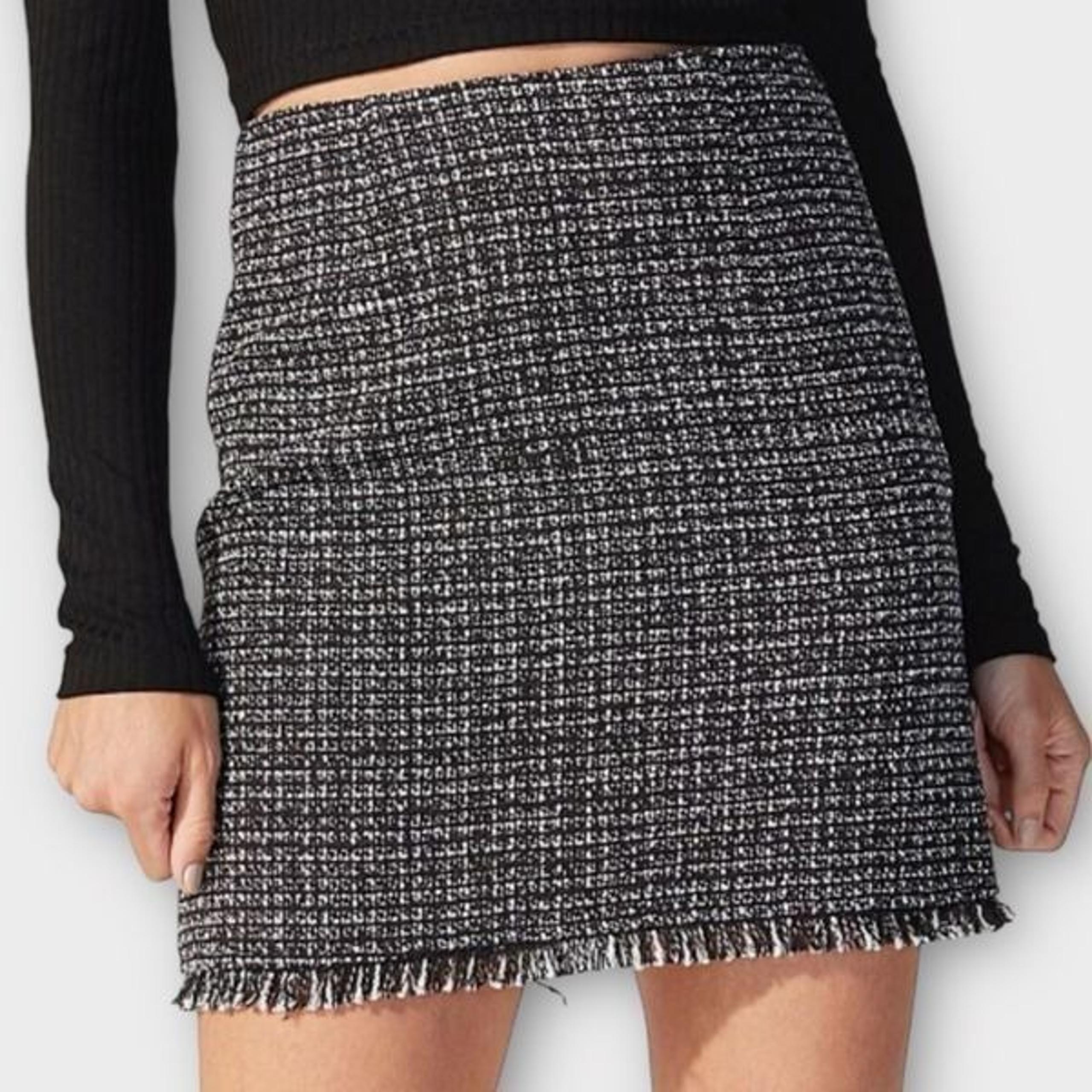 MINKPINK Luisa Boucle Mini Skirt in Black and White Womwn’s Size L NWT