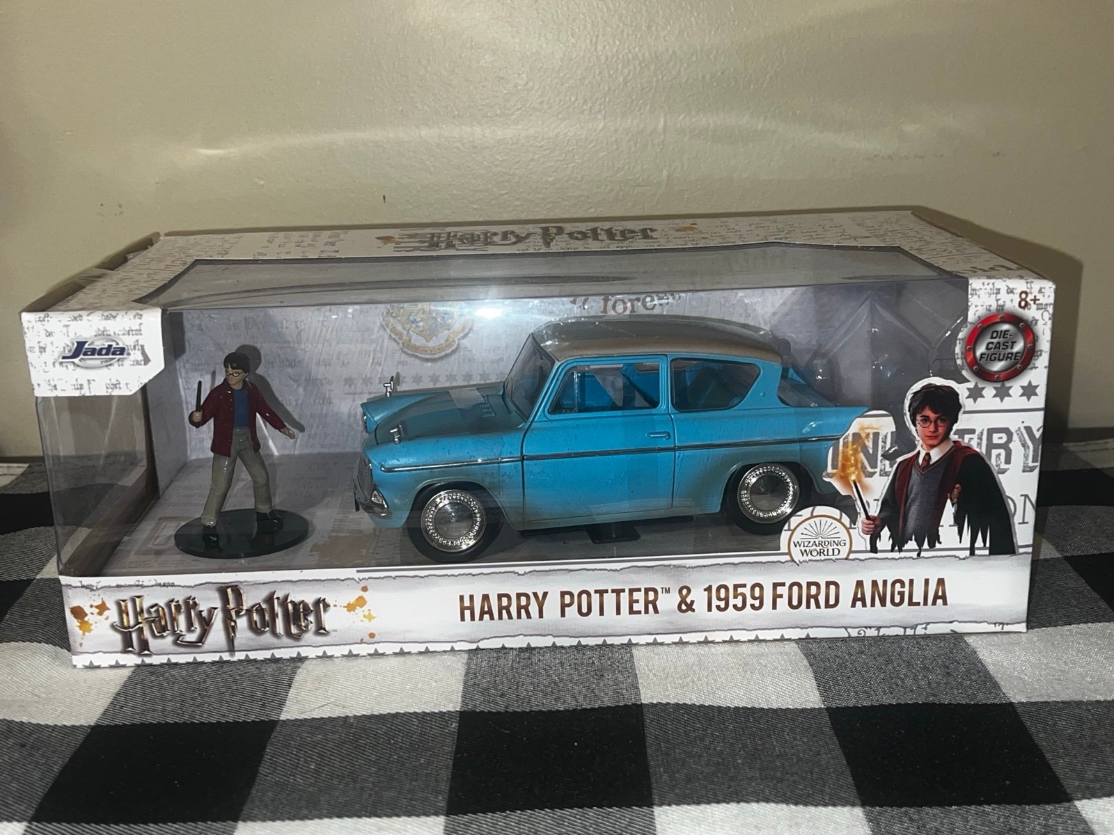 Harry Potter Ford Anglia Car & Harry Figure Die-Cast Metal Jada Box Set