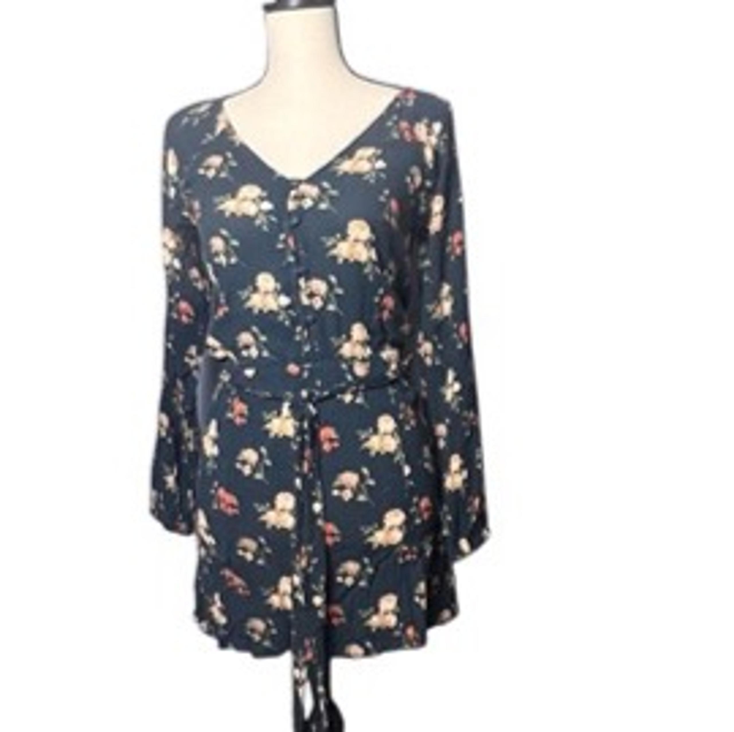 American Eagle Women's Long Sleeve Floral Romper Viscose Front Closure Sz S Used