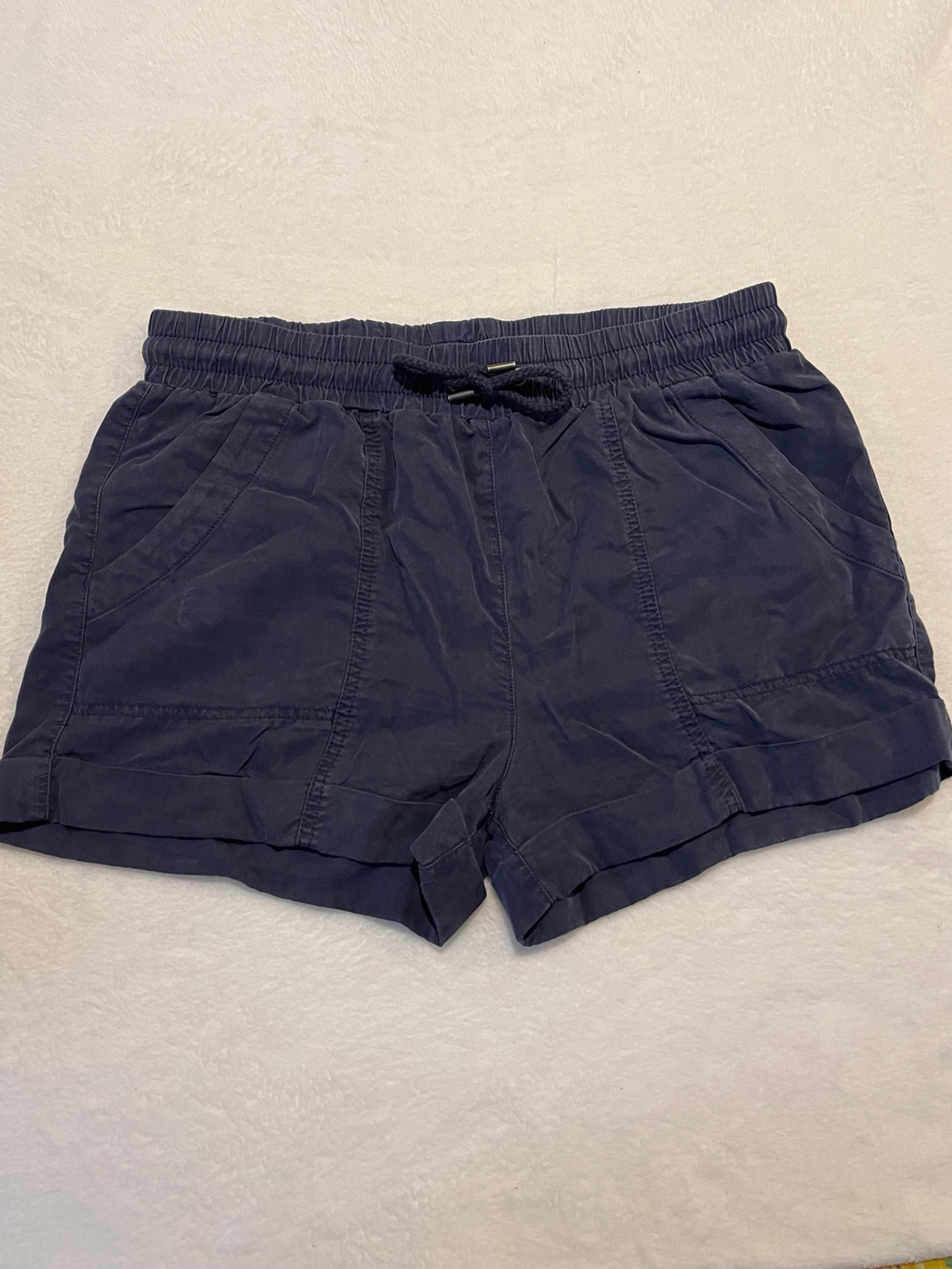 Universal Threads Women’s Blue Smocked Waist Shorts Pull On Pockets Size Small