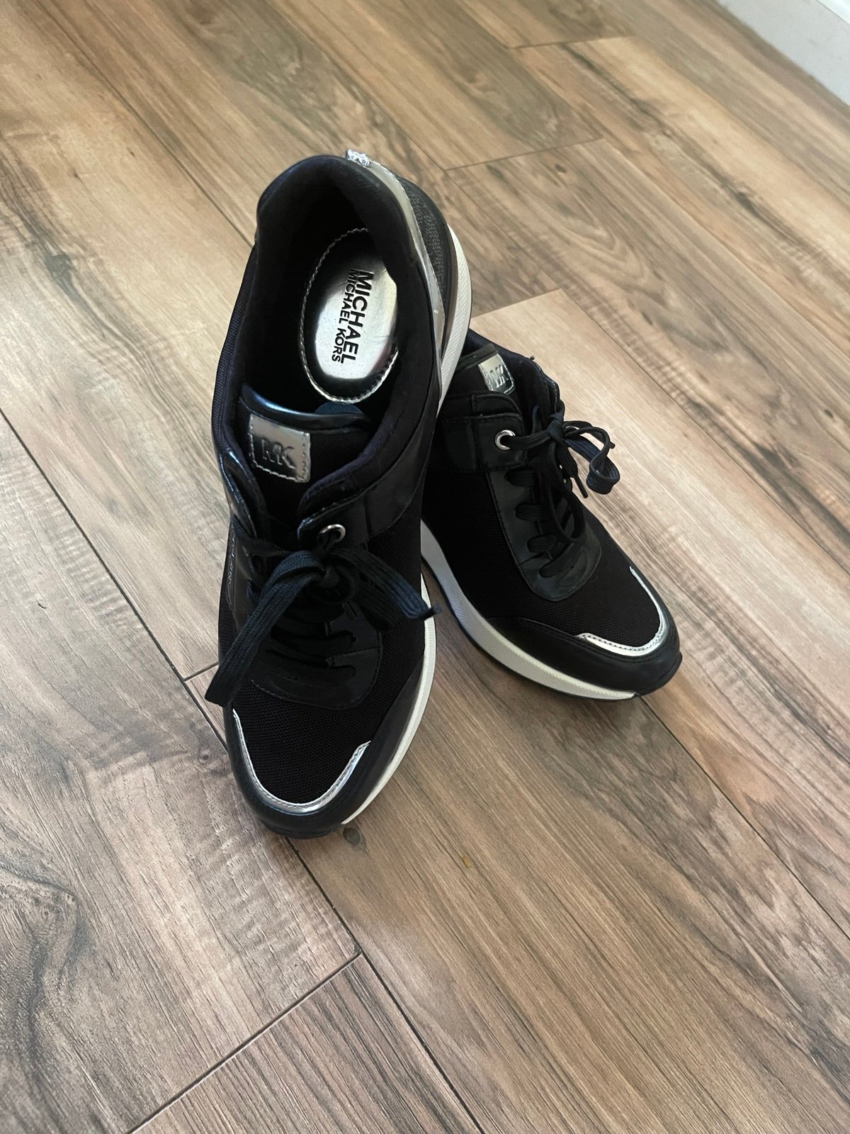 Michael Kors Women's Sneakers Black And Silver Trainer Size 7.5 M