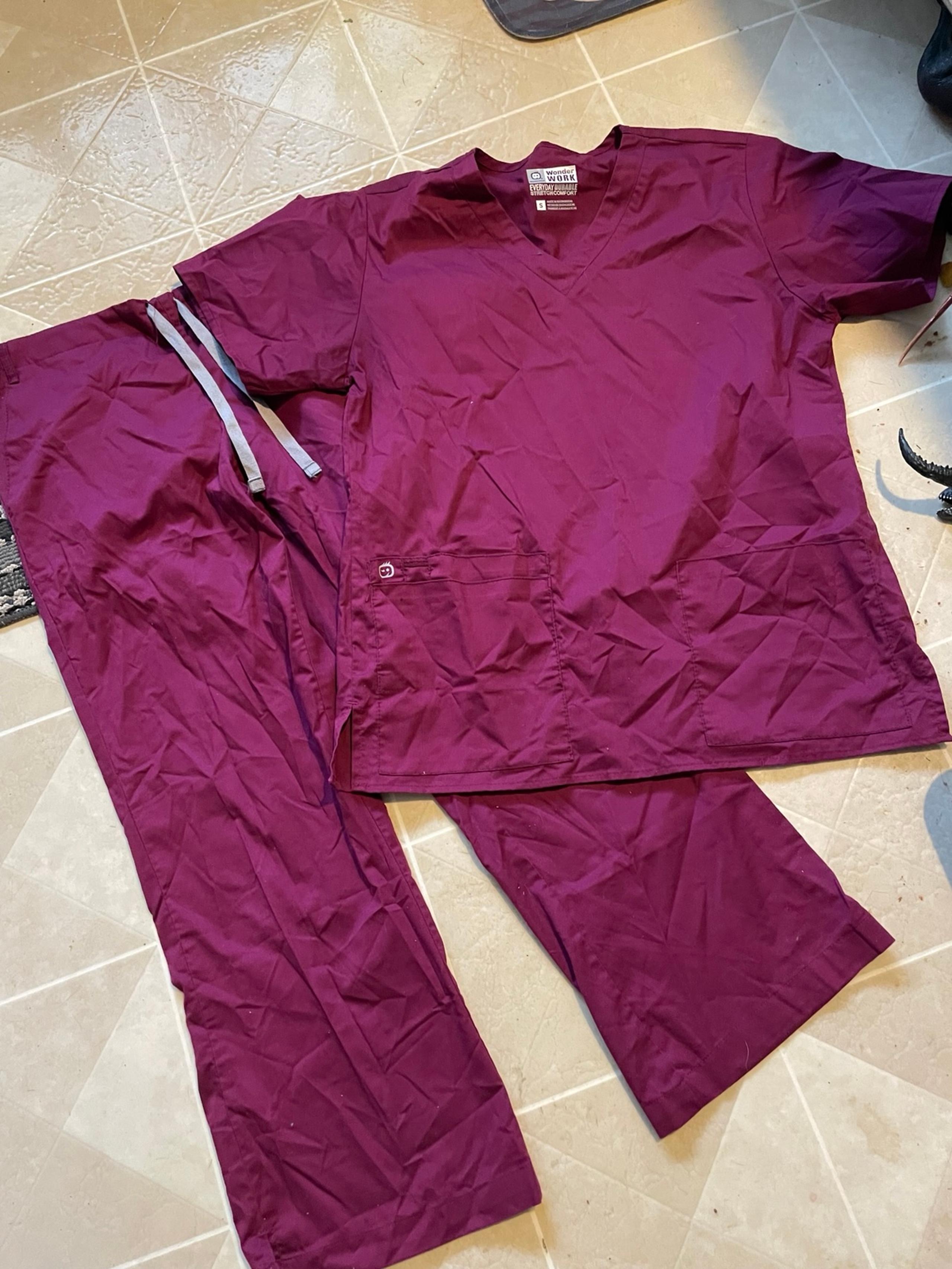 Wonder Work woman’s sz S/M petite  durable stretch comfort scrub set