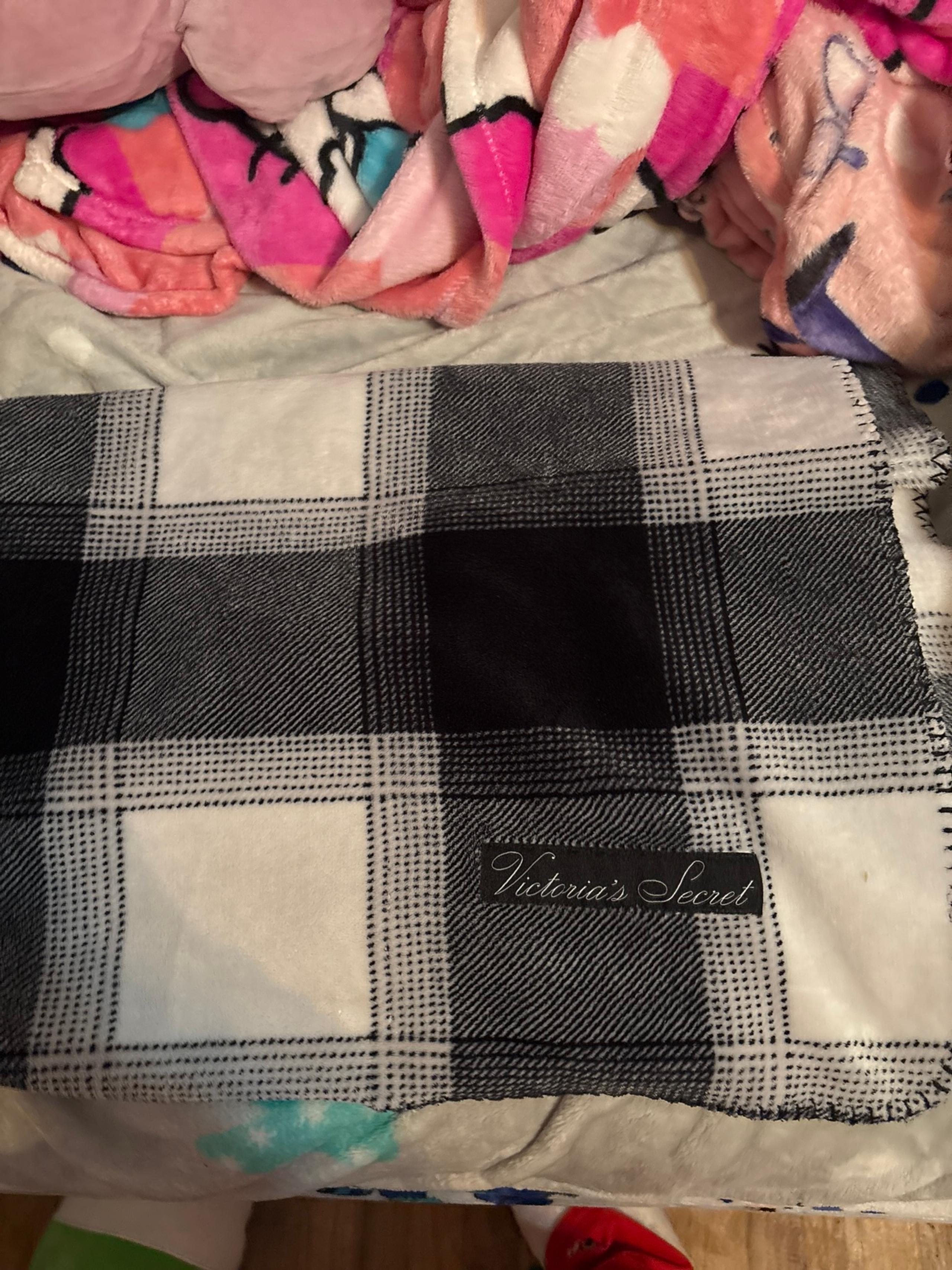 victoria’s secret throw blanket