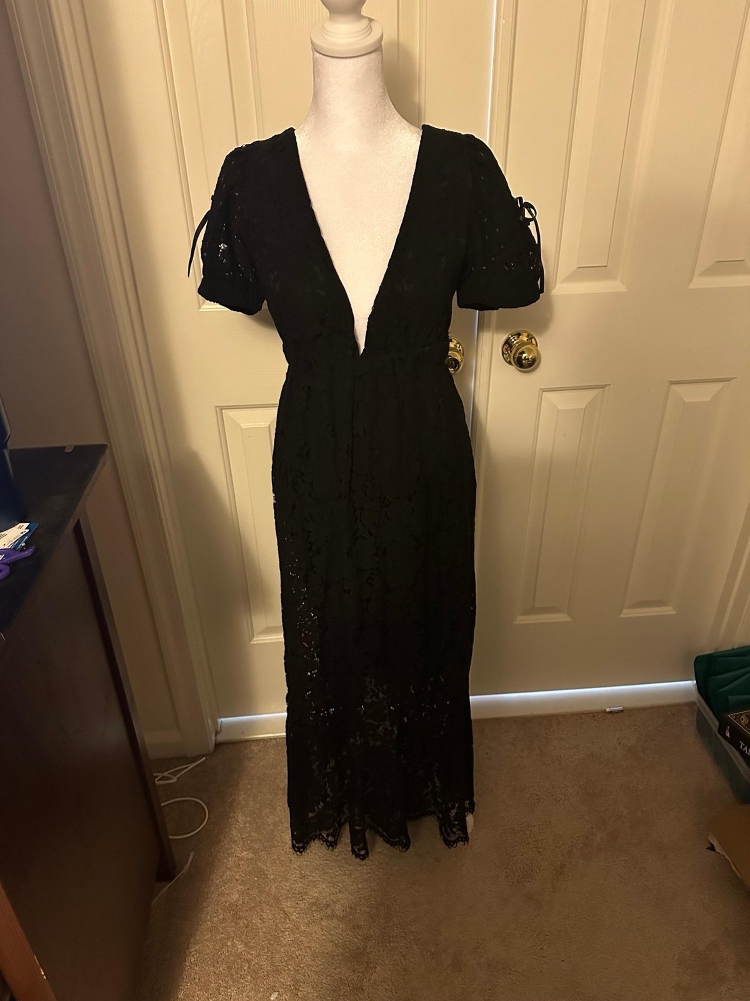 Forever 21 Deep Plunge lace overlay Maxi Dress