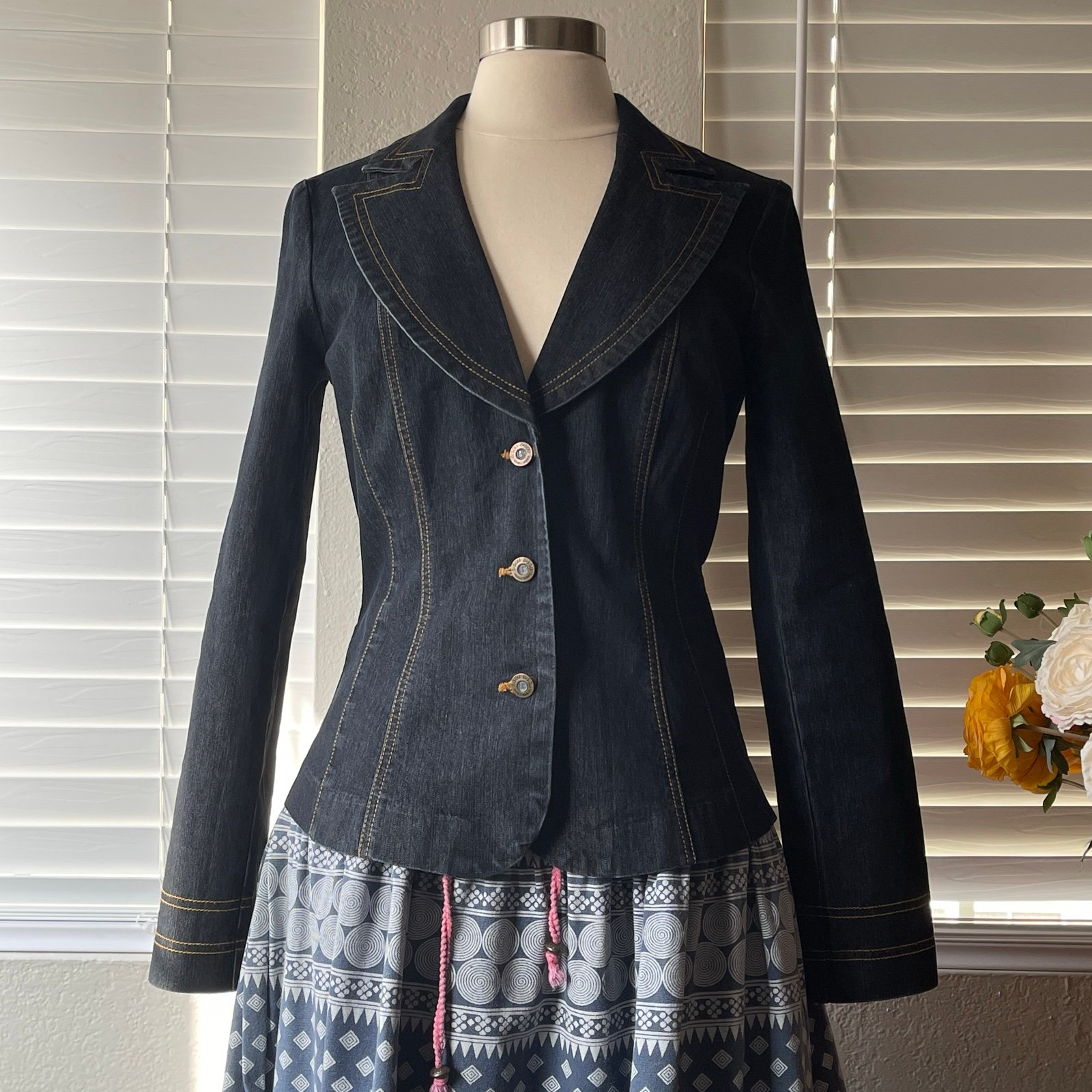 Bisou Bisou Size 10 Stretch Dark Blue Denim Feminine Blazer