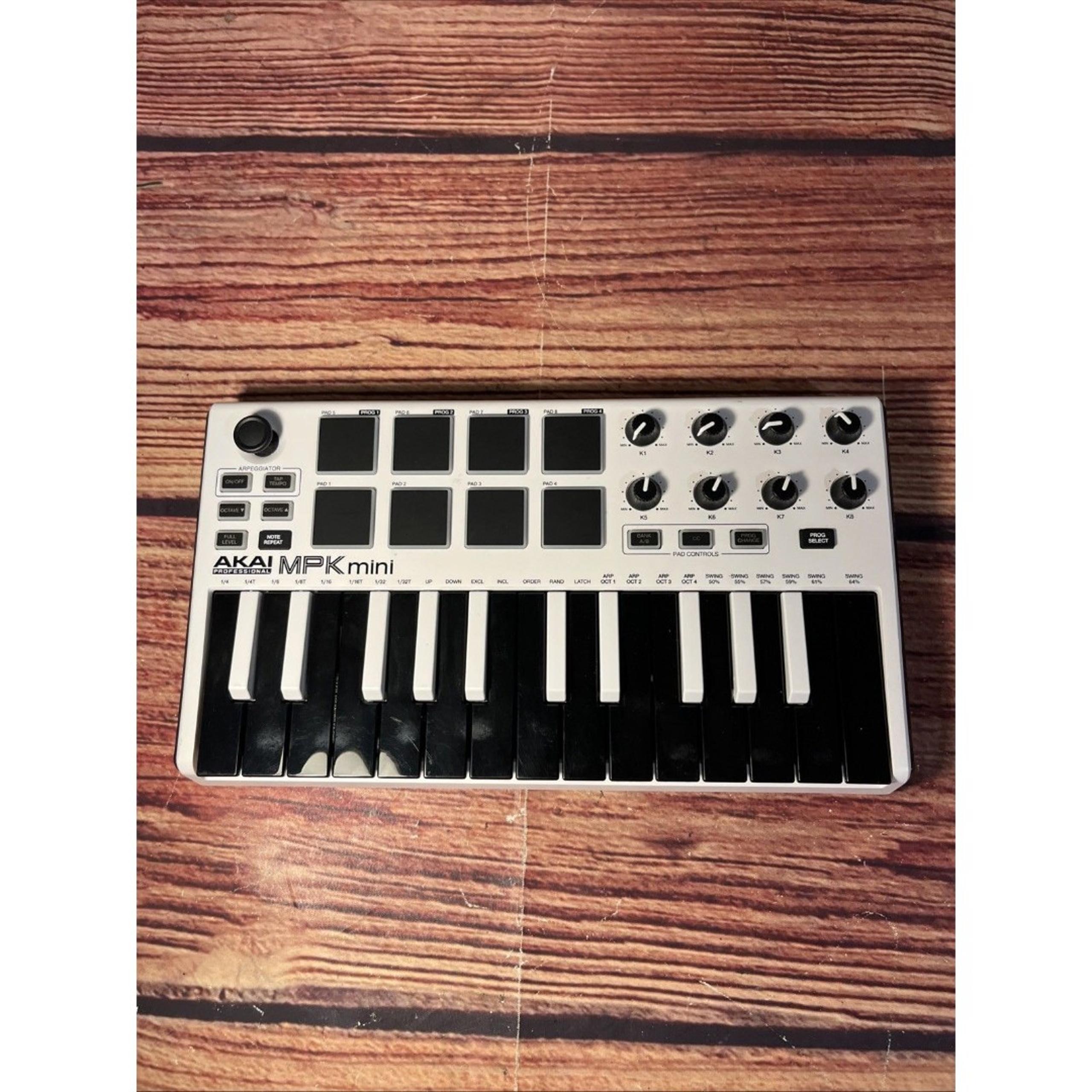 Akai MPK Mini MK3 Keyboard and Pad Controller - TESTED