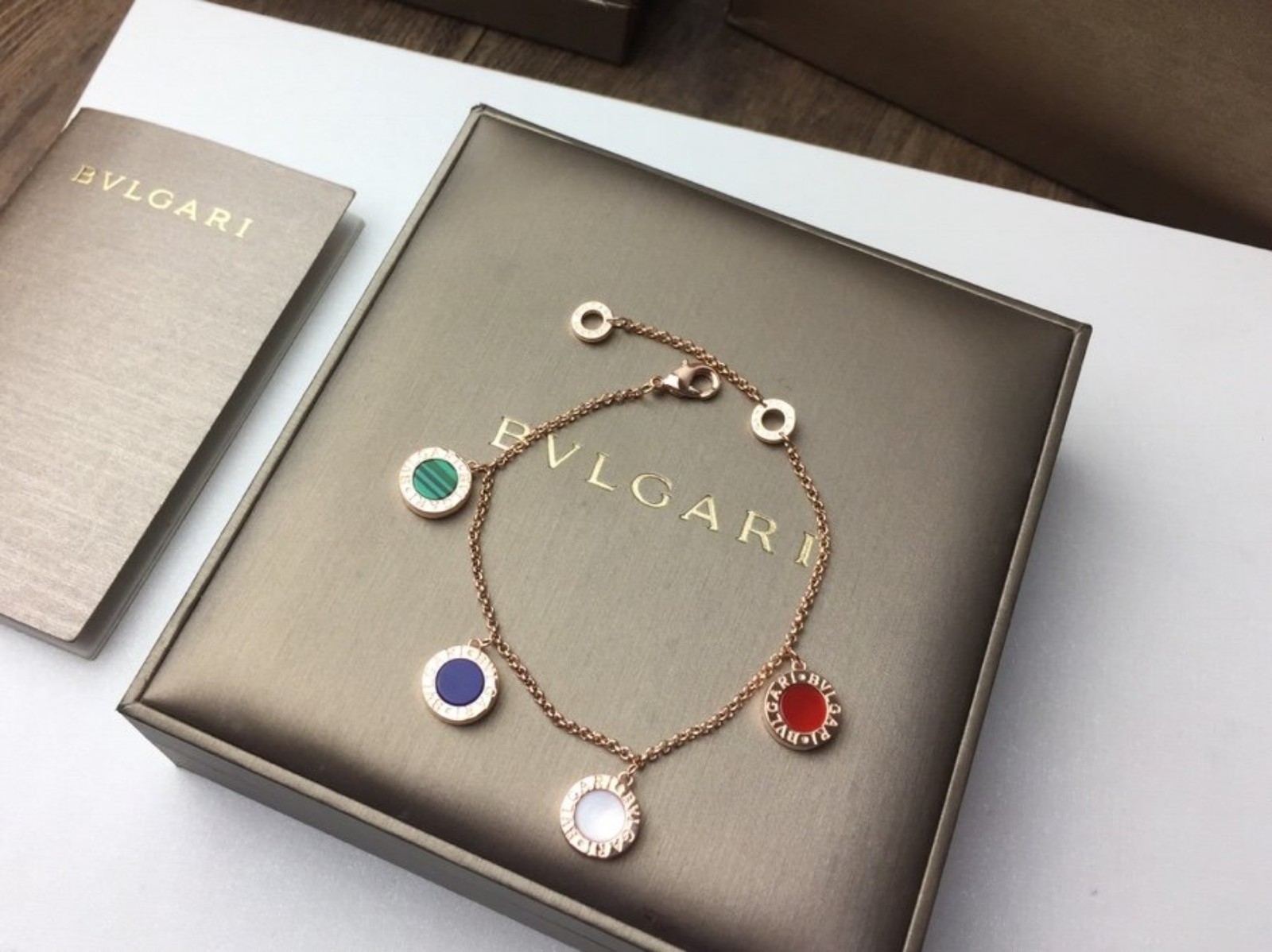 our-color round brand bracelet