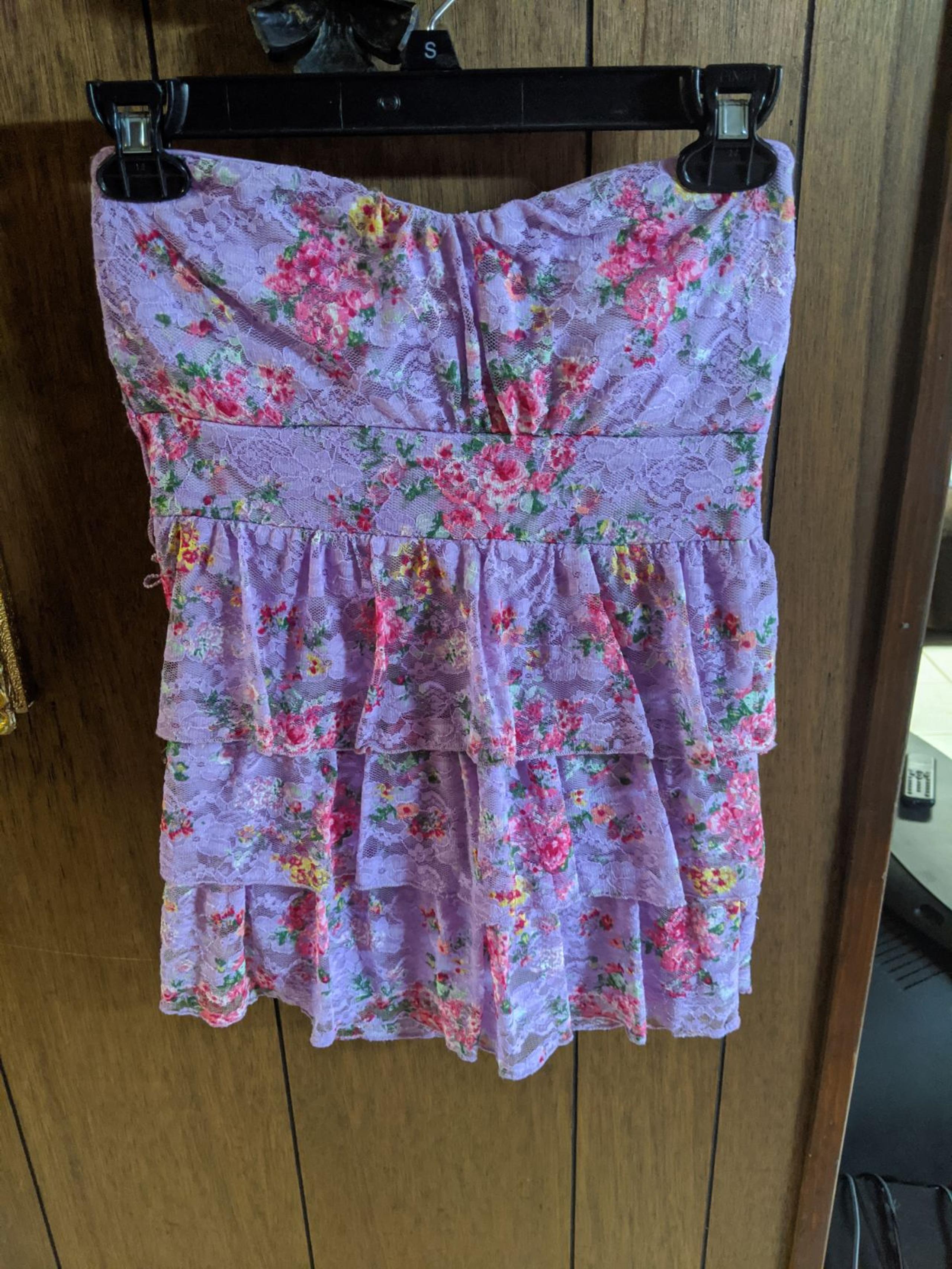 Lavender floral lace tube top M