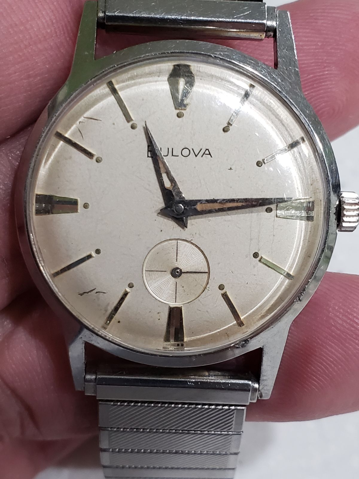 Vintage mens Bulova wind up Watch 685670