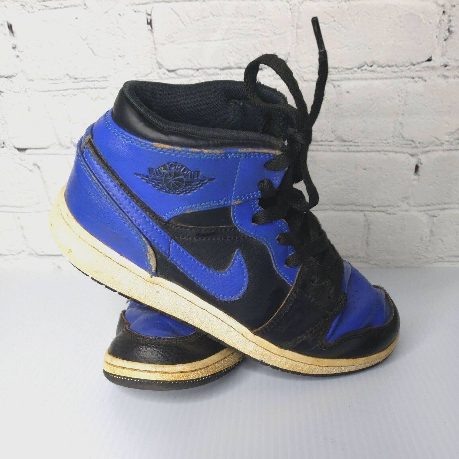 Size 4Y Nike Air Jordan 1 Mid Black Hyper Royal 2020. 554724-077.