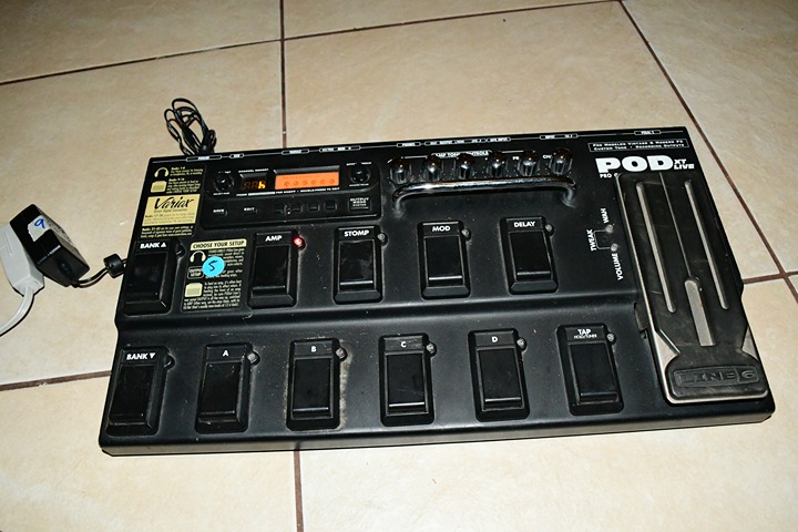 Line 6 Pod XT Live Multi-Effects Guitar Effect Pedal with plug 517a2
