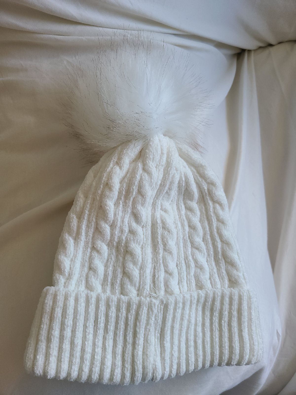 NWOT- Cute Pom Pom Beanies hat