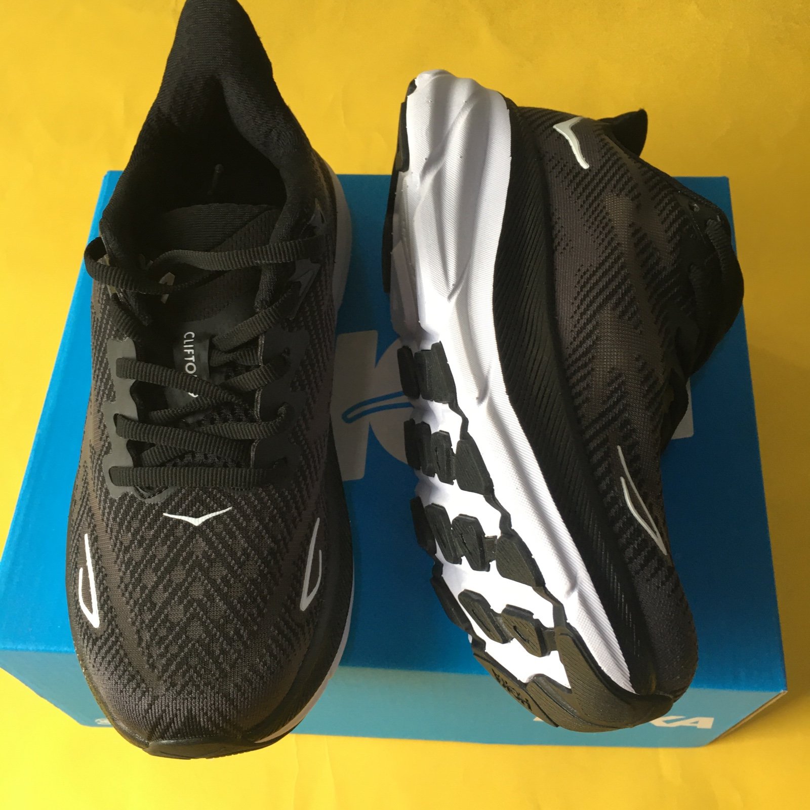 Hoka one one clifton 9 US 8 (women)