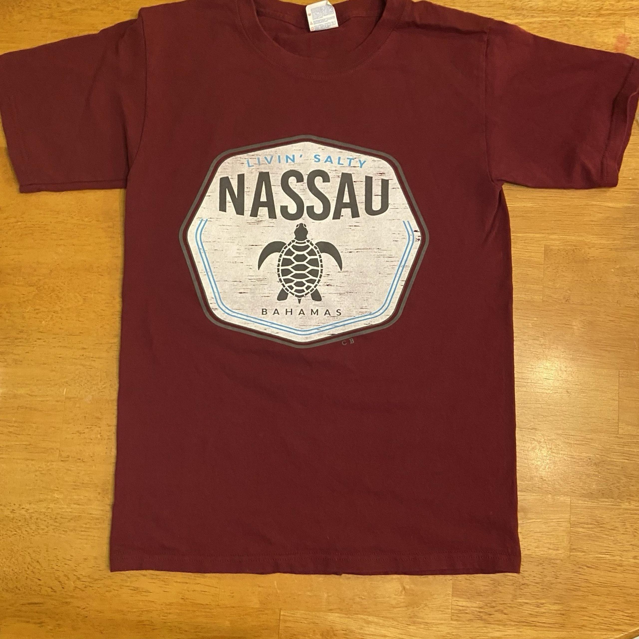 Men's Size Small T-Shirt "Livin' Salty" Nassau Sea Turtle Burgundy Cruise EUC