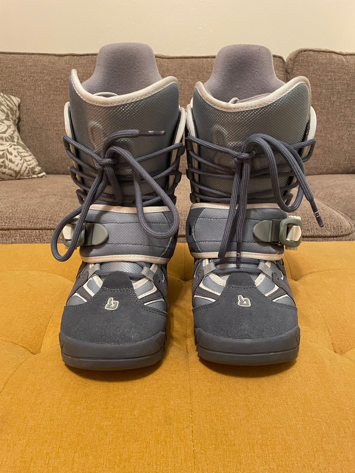 Burton Moto Snowboard Boots Woman’s Size 8 S0045.15