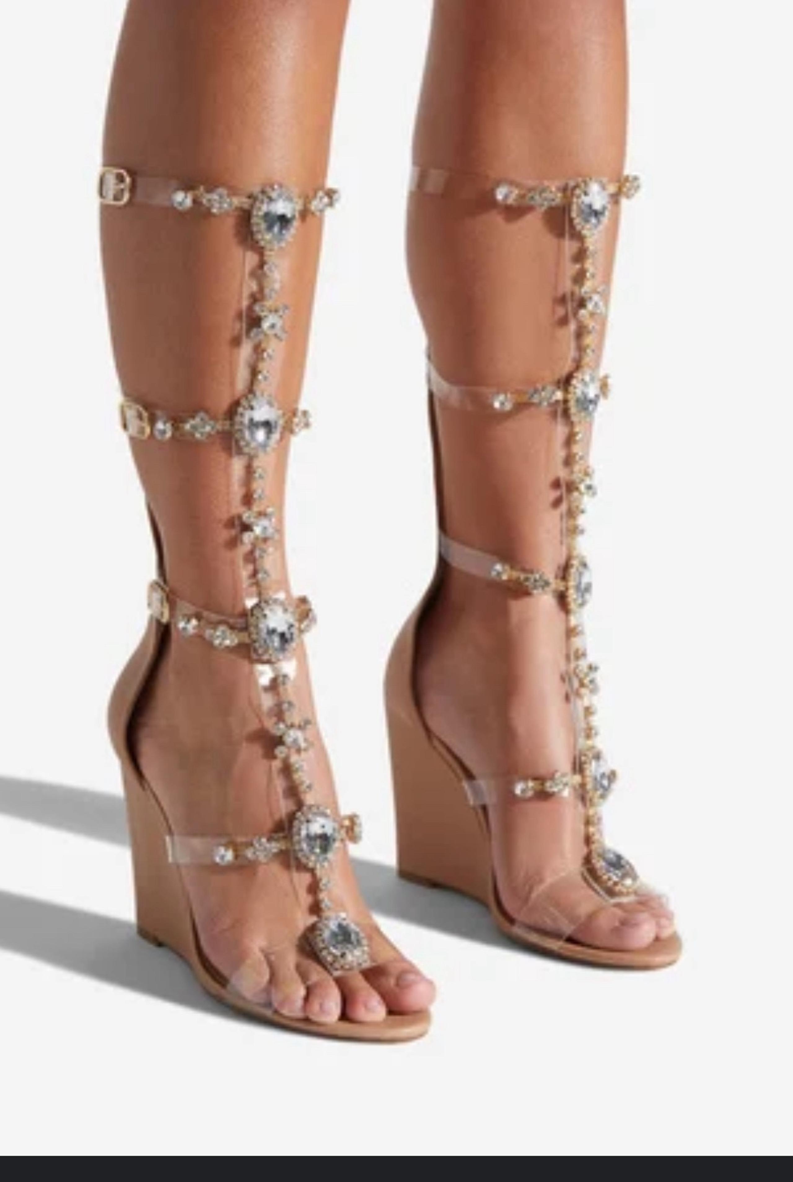 Shoe Dazzle Yulanda clear plastic and Nude faux leather Gladiator wedge sandals