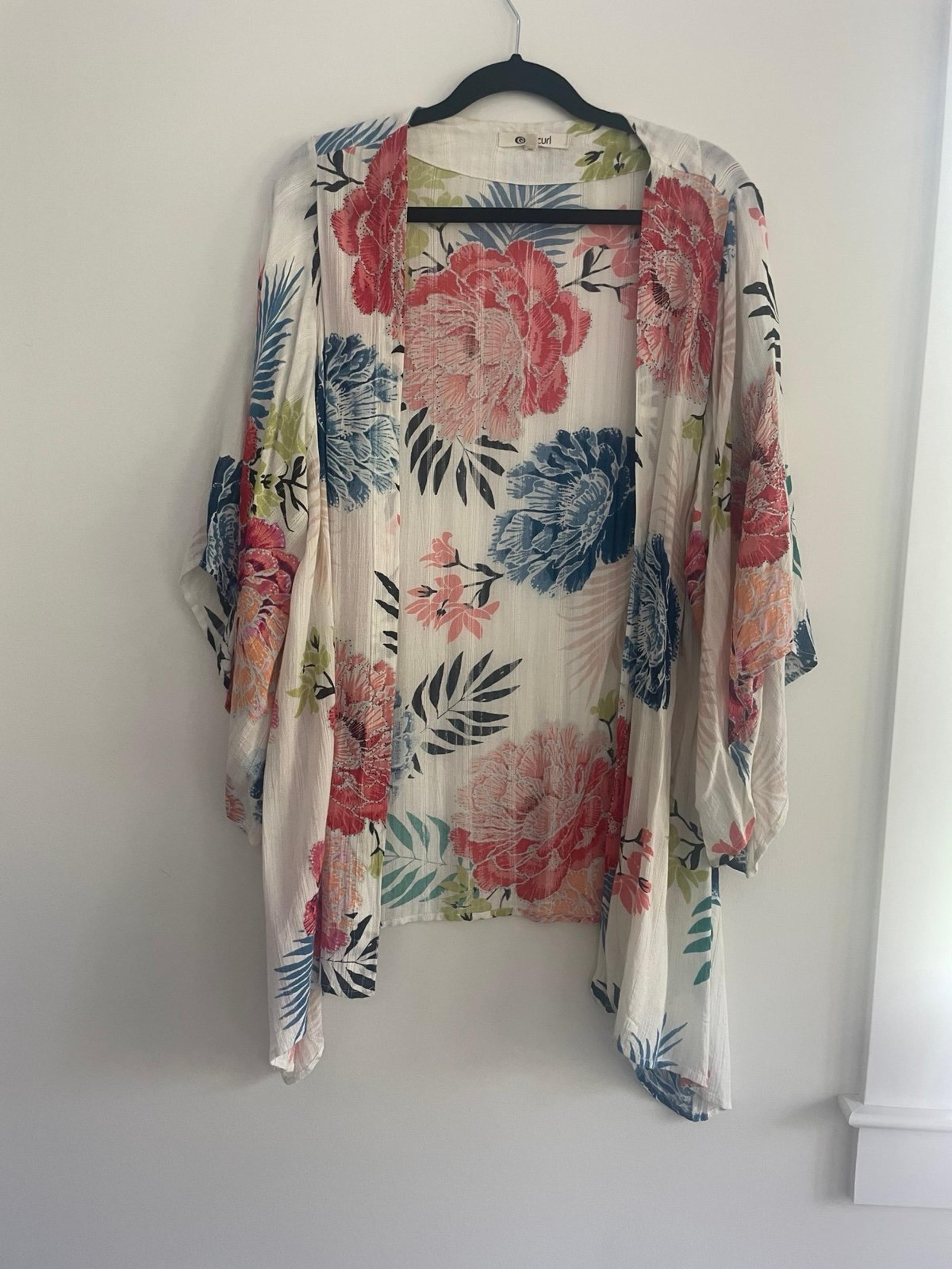 Rip Curl Floral Boho Kimono. Size Small