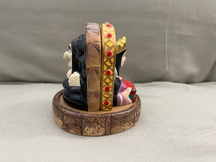 Disney Parks Snow White Wicked Queen Hag Witch Salt and Pepper Shaker Set NEW