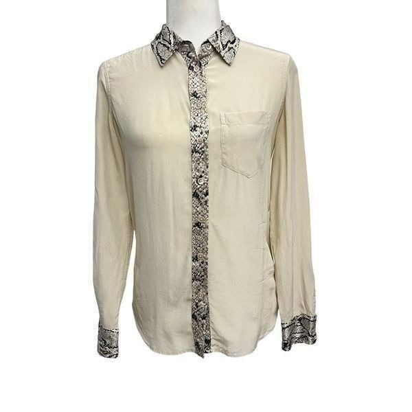 Equipment Femme Silk Cream & Snake Print XSmall Button Up Long Sleeve Shirt Wome