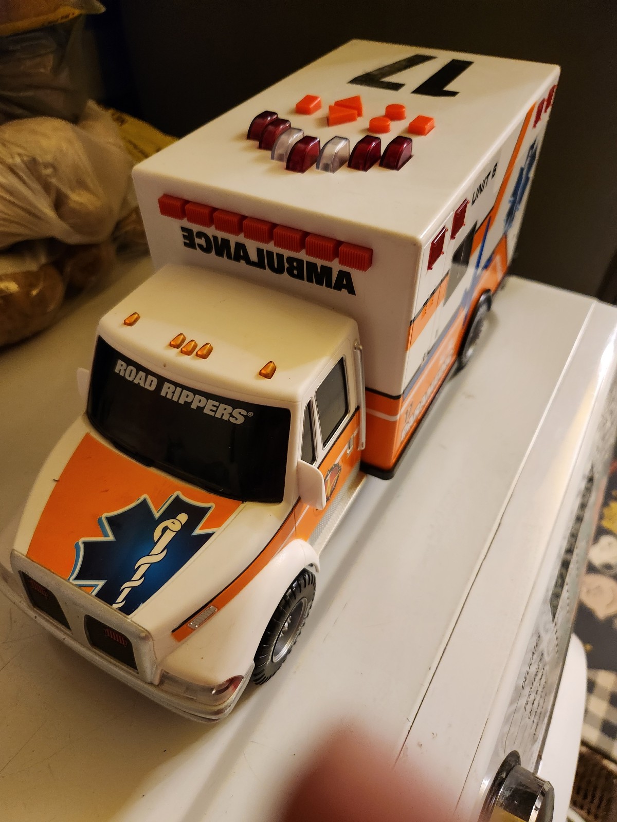 ROAD RIPPERS RUSH AND RESCUE AMBULANCE