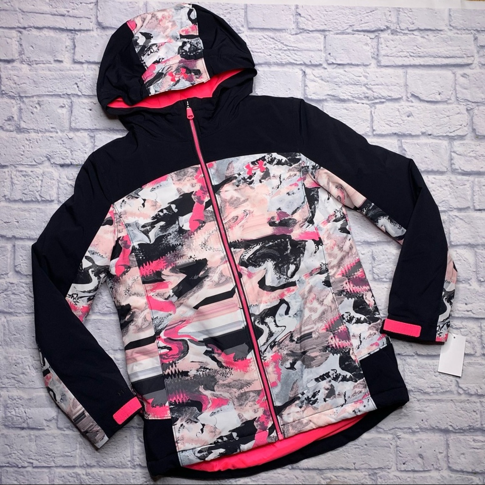 Under Armour Treetop Jacket in Black/Cerise