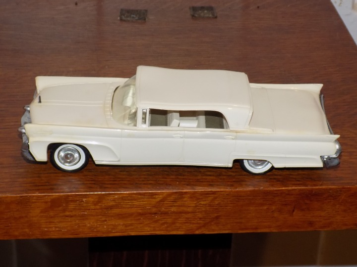 Vintage 1958 Lincoln Continental III Friction Promo Car