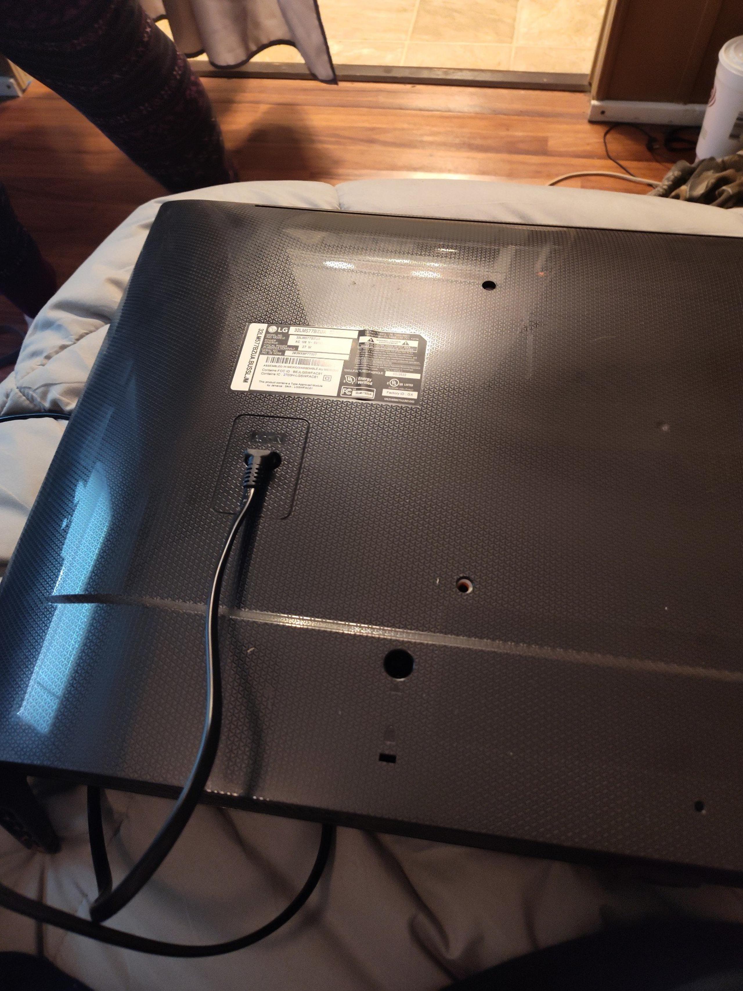 LG 32in smart tv