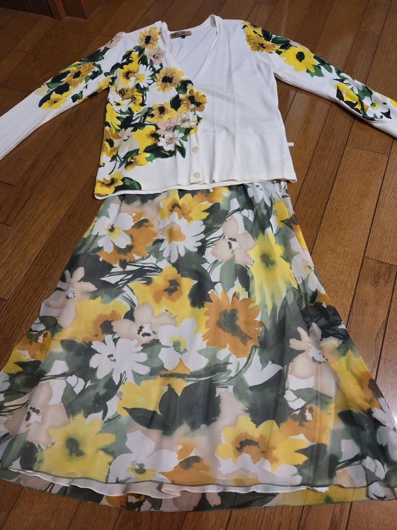 YUKIKO HANAI, One-time wear, beautiful condition, luxurious sequined embroidered set-up.