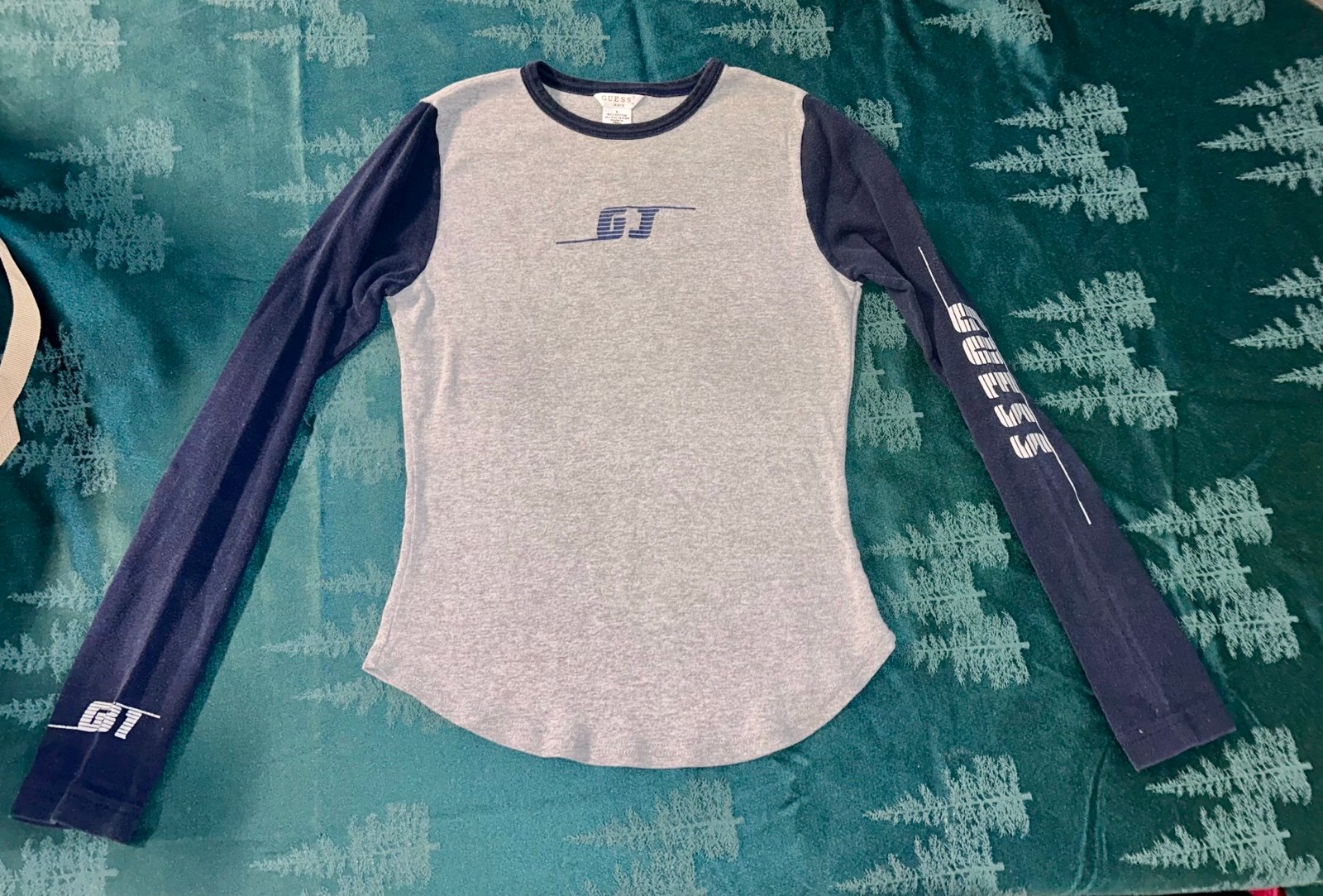 Iconic GUESS Jeans 90’s Long Sleeve Tee Medium