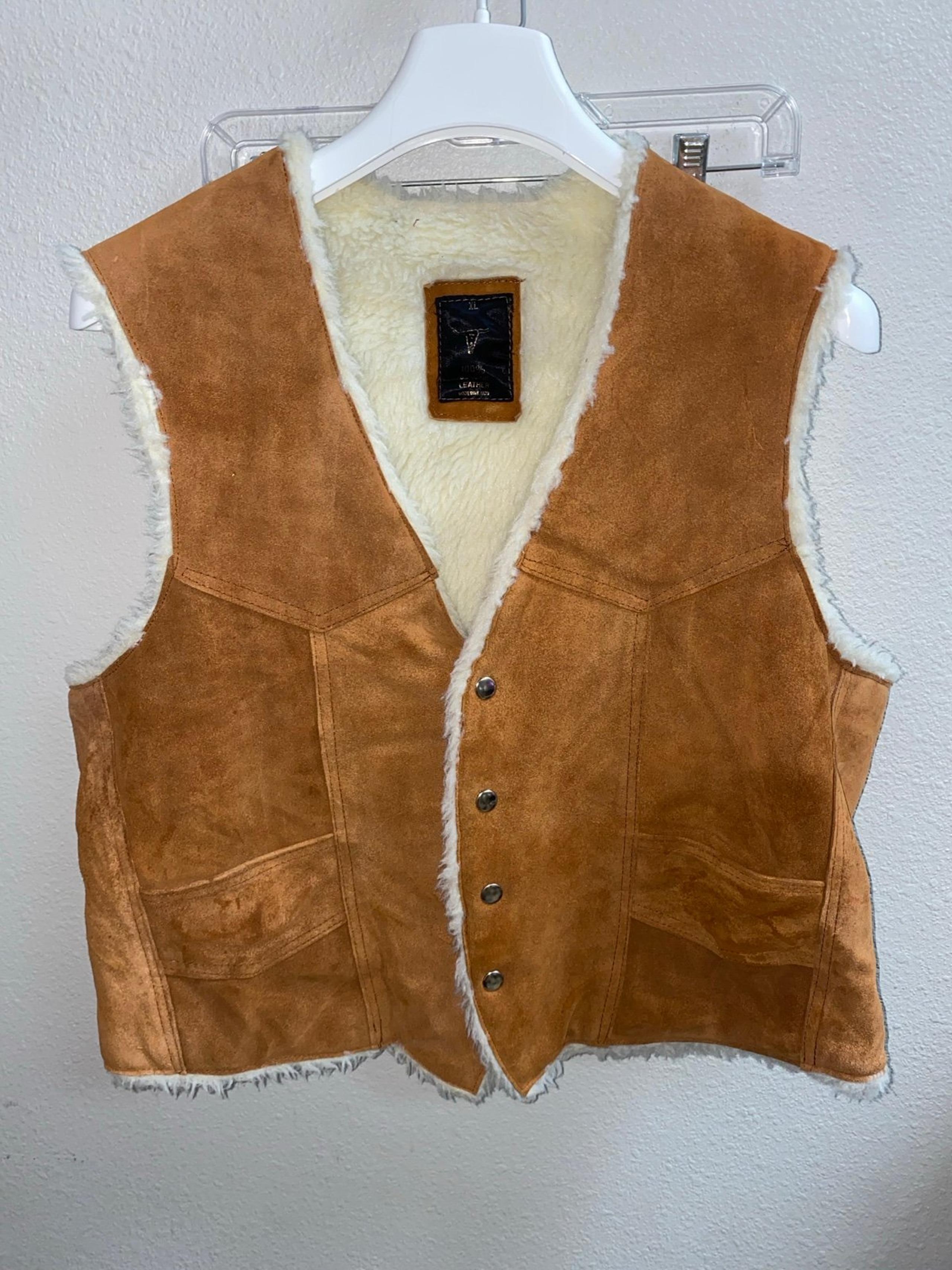 Vintage mens Genuine leather vest gilet size small sherpa