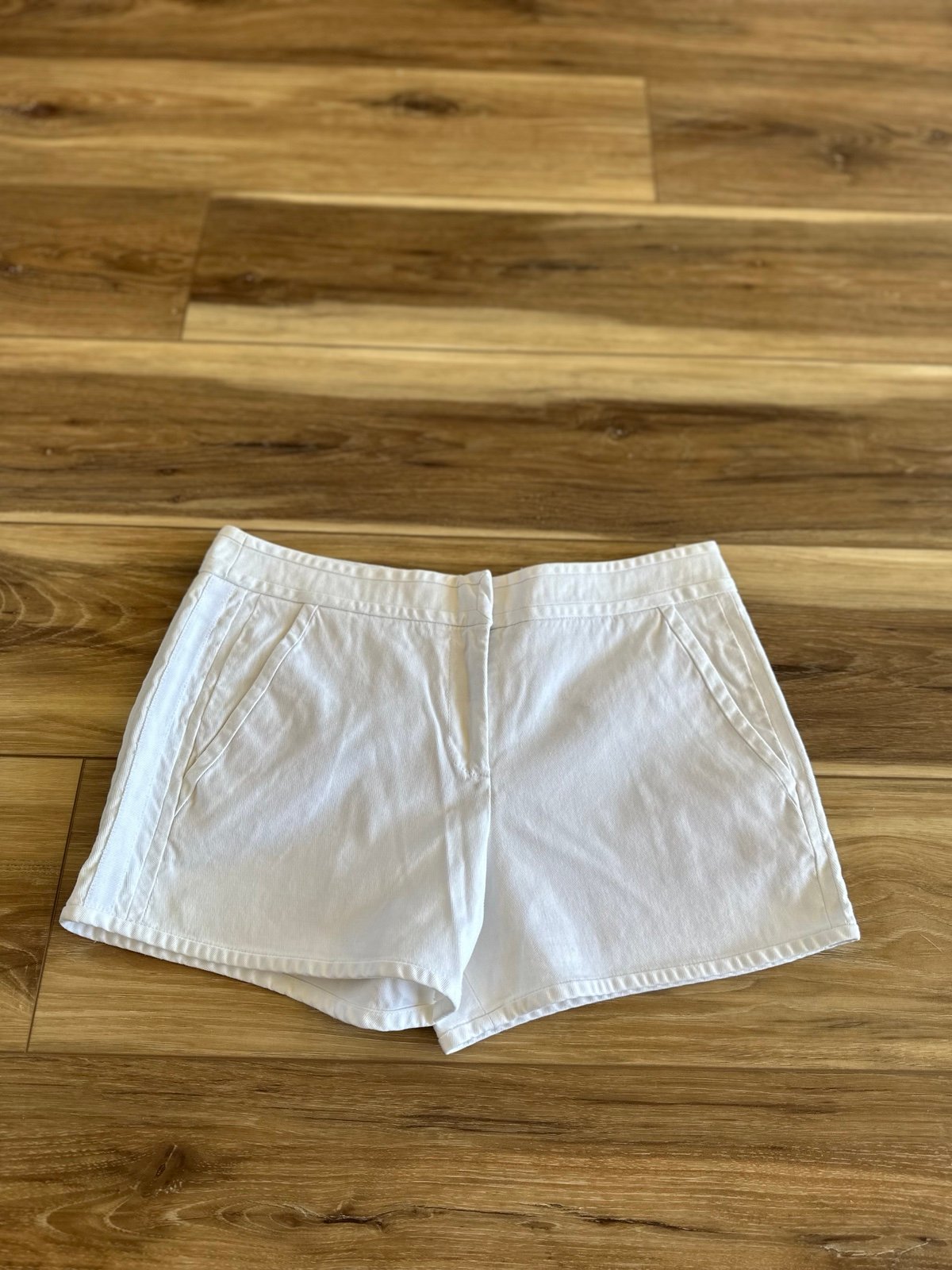 Tory Burch womens white shorts size 4