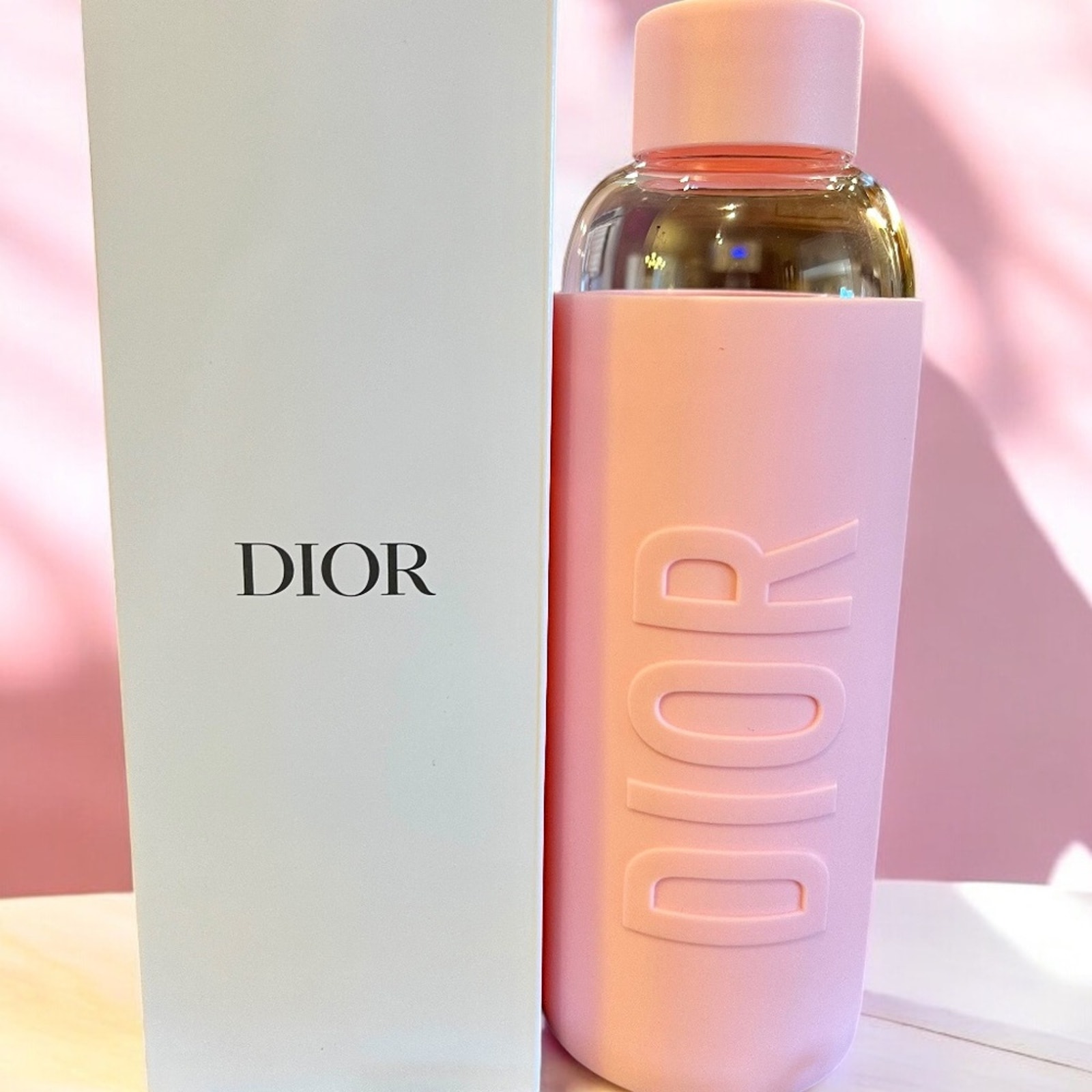 可愛いクリスマスツリーやギフトが！ Pink Beauty Dior Glass (Limited 550ml Exclusive Bottle Water 弁当箱・水筒