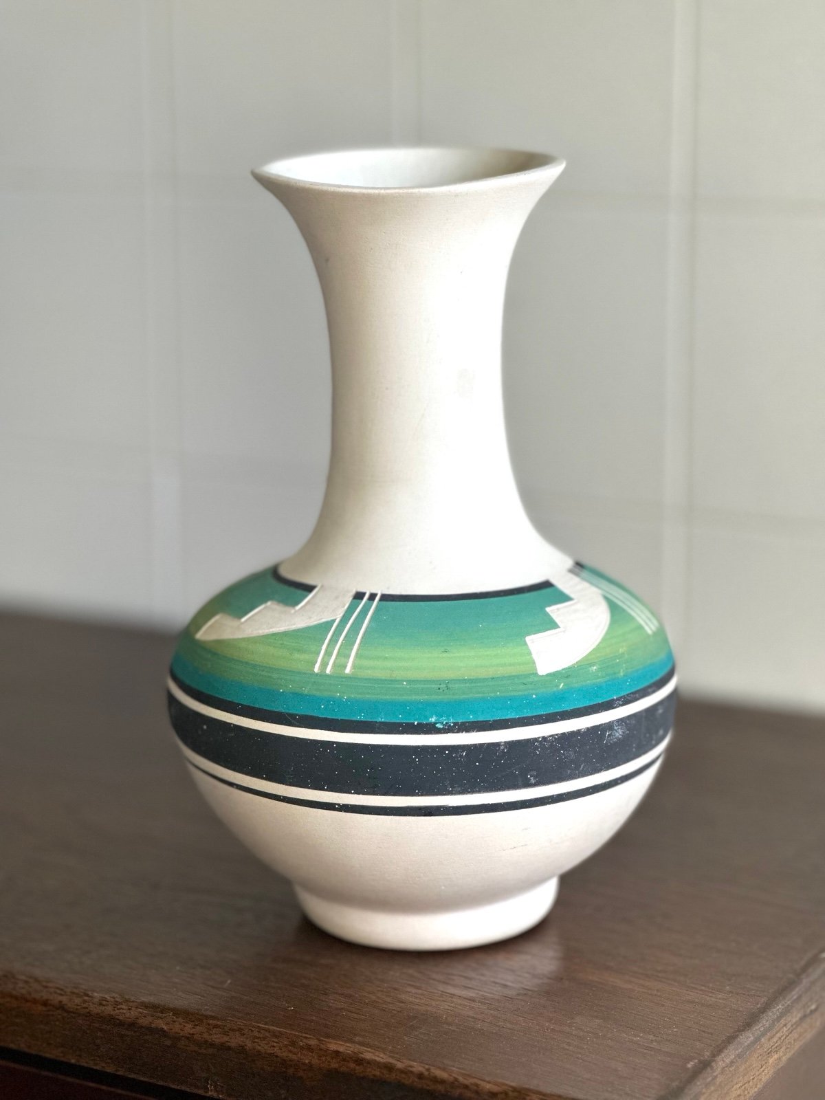 Vintage Green UTE Mountain Tribe Native American Pottery Vase Signed by Artist