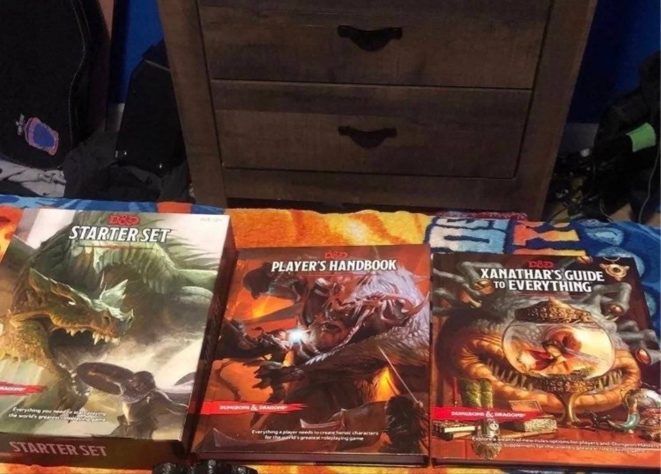 Dungeons and dragons book lot