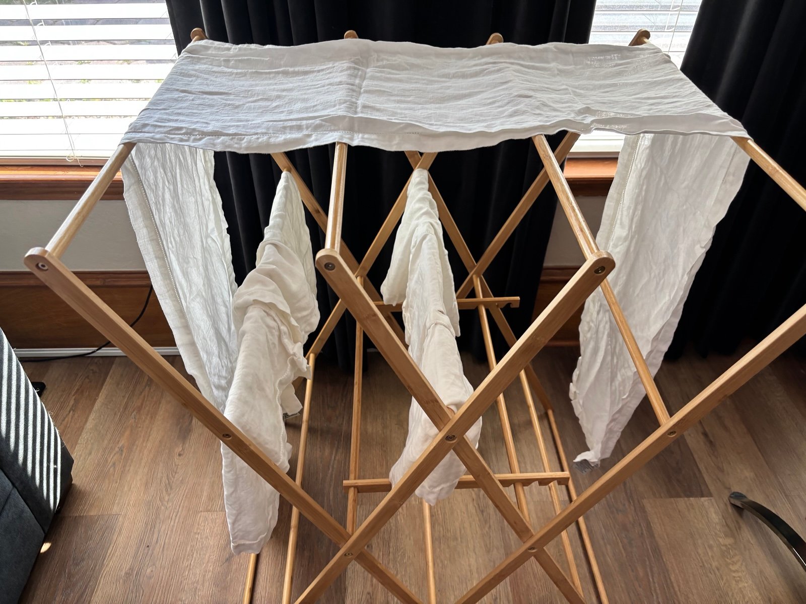 Pottery barn Linen Runner and 6 Linen napkins