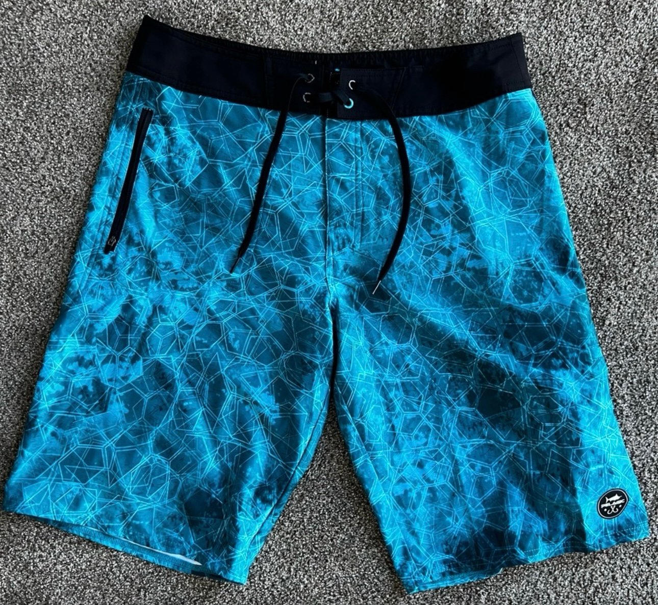Like new men’s 34 pelagic bathing suit trunks