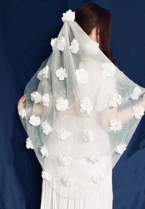 Beautiful 3D Flower Veil (fingertip length)