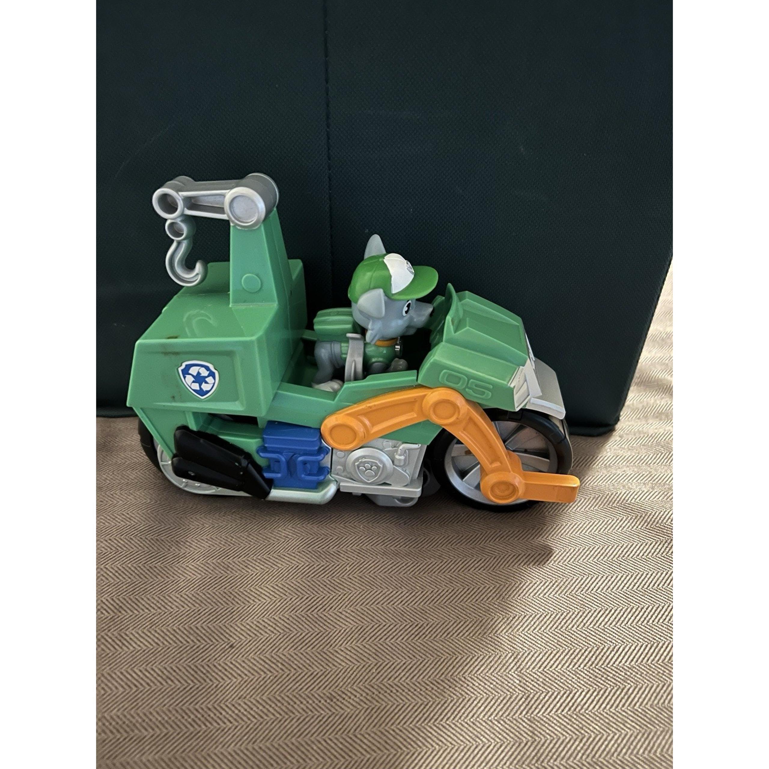 Paw Patrol Deluxe Pull Back Pop A Wheelie Motorcycle And Rocky.